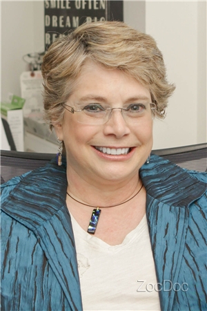 Bio headshot for Dr. Liz Buhai-Jacobus, Psychologist in Oak Park, IL 60302